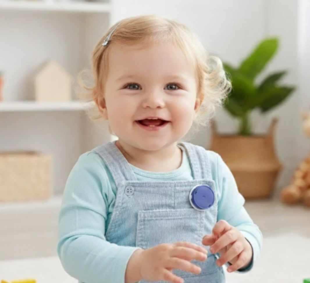 Gumshoe attached to a child's clothing